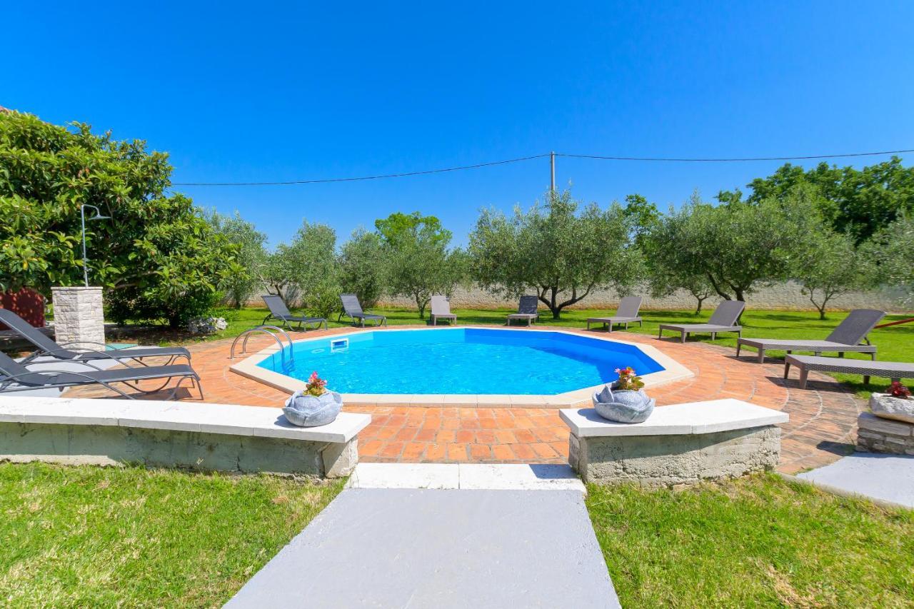 Villa Carla With Private Pool & Kids Playground - Pet Friendly Mutvoran المظهر الخارجي الصورة