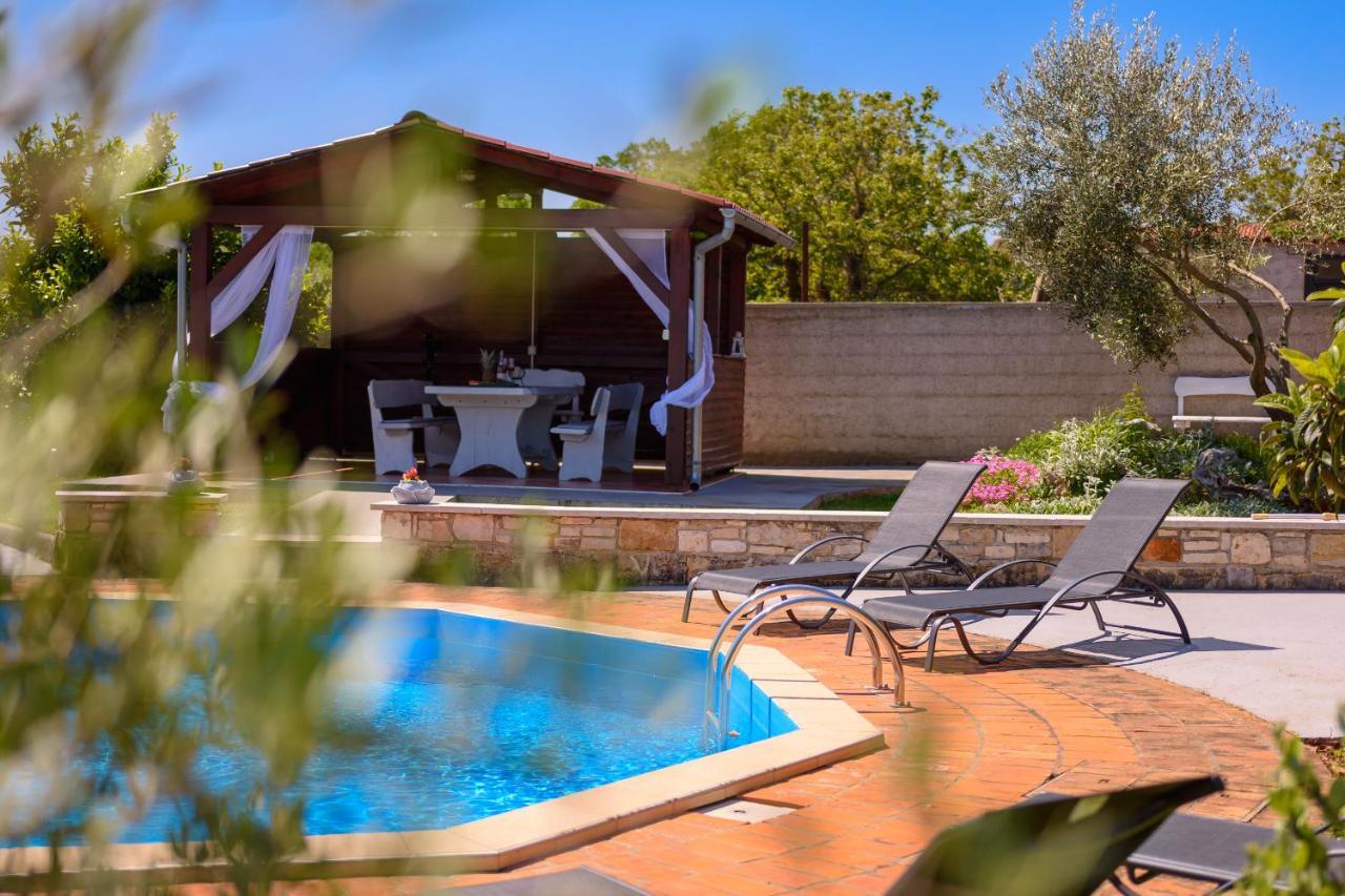 Villa Carla With Private Pool & Kids Playground - Pet Friendly Mutvoran المظهر الخارجي الصورة