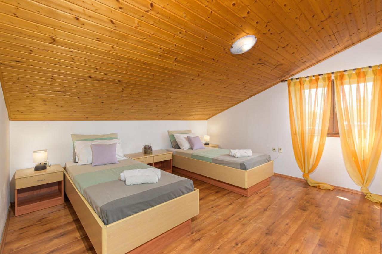 Villa Carla With Private Pool & Kids Playground - Pet Friendly Mutvoran المظهر الخارجي الصورة