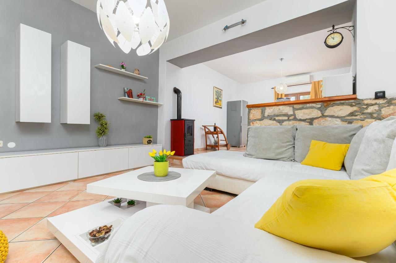 Villa Carla With Private Pool & Kids Playground - Pet Friendly Mutvoran المظهر الخارجي الصورة